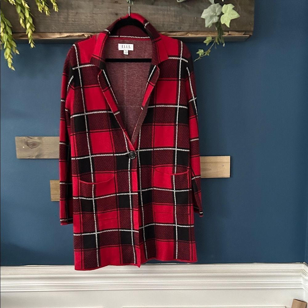 Elle Red long cardigan with pockets and one button closure EUC Size L